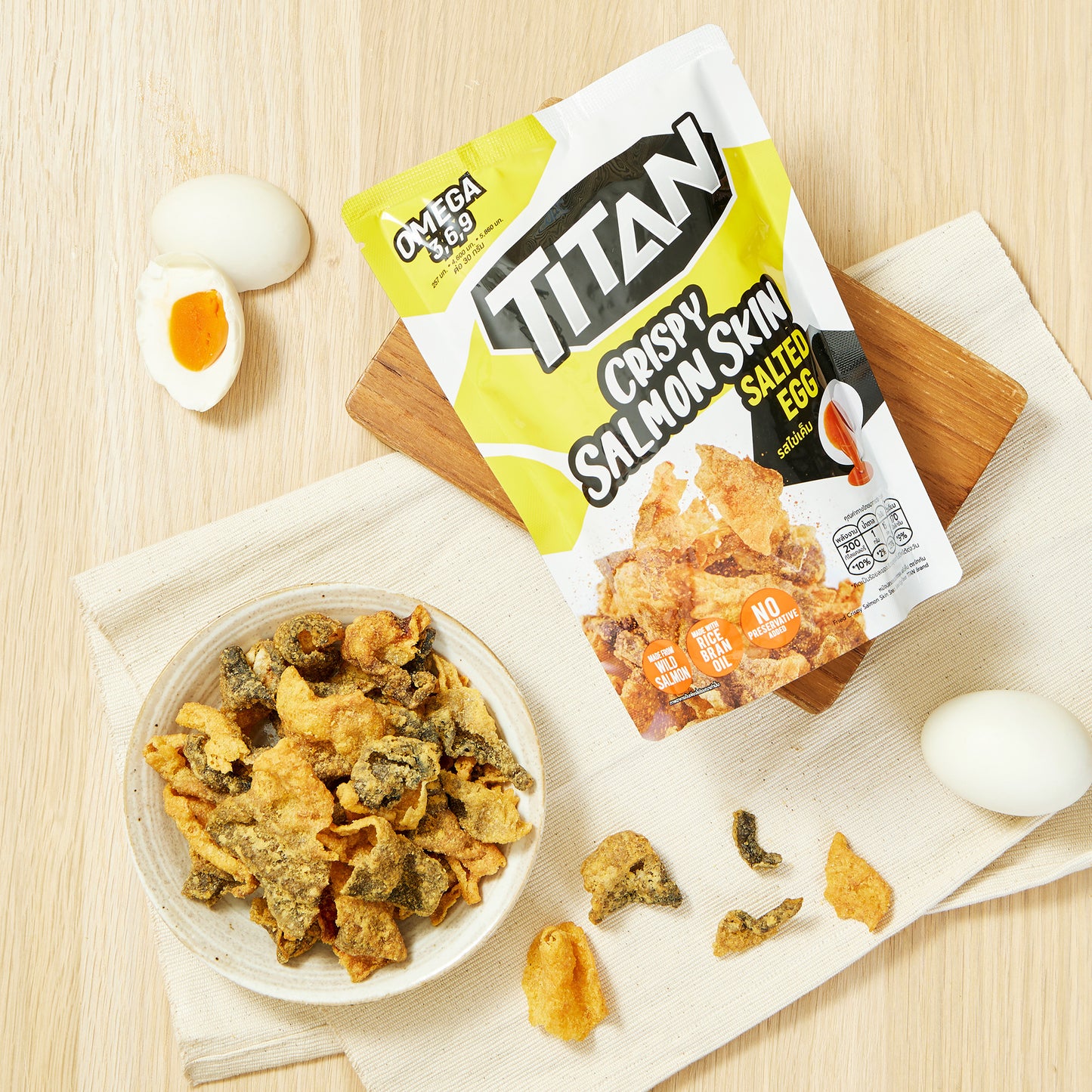 TITAN - 脆三文魚皮零食 –鹹蛋味